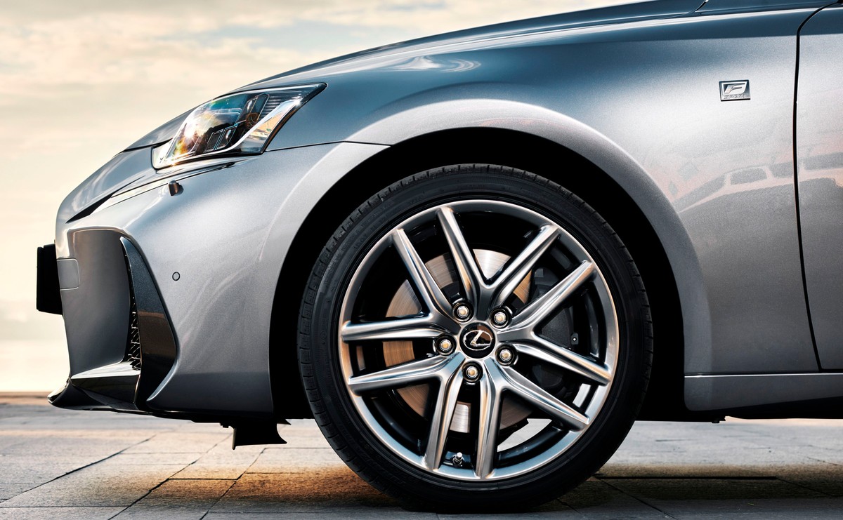 Lexus IS wytrzyma ponad 400 tys. km przebiegu