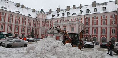 Urzędnicy z magistratu sobie odśnieżyli, a my brniemy w zaspach