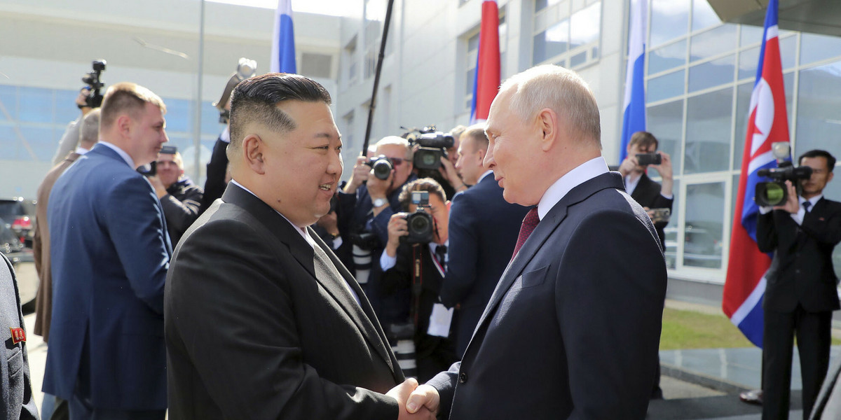 Kim Dzong Un i Władimir Putin mają coraz bliższe relacje