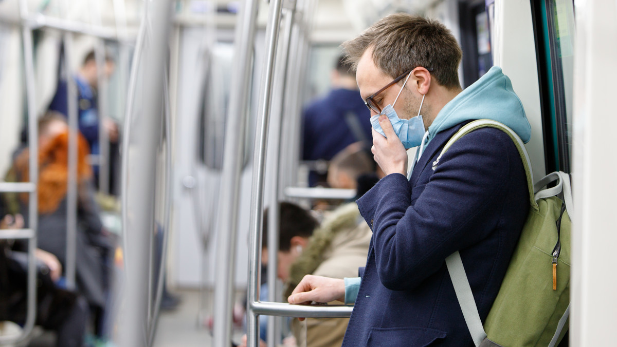 SW Research zapytało respondentów, czy epidemia koronawirusa może mieć wpływ na plany wakacyjne Polaków. 12,4 proc. respondentów oświadczyło, że zamierza zrezygnować z zagranicznego wyjazdu - informuje "Rzeczpospolita".