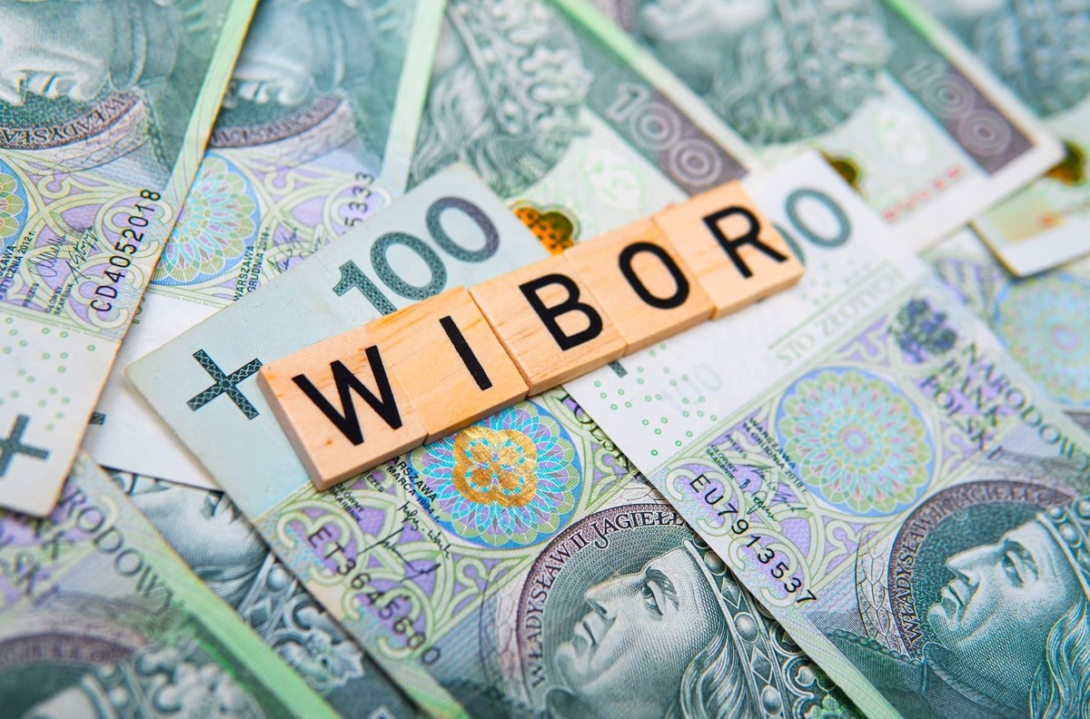 Po gołębiej deklaracji prezesa NBP Adama Glapińskiego stawki WIBOR poszły w dół, co przełoży się na niższe oprocentowanie hipotek.
