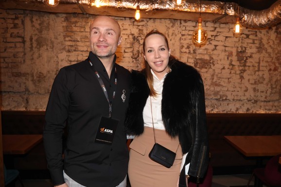 Sofronijević se oženio u 40. godini, a evo ko je lepa Kosana koja mu je rodila ćerkicu: Sprema doktorske studije i baš je obrazovana