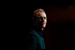 Michael Fassbender już jest Steve'em Jobsem. Podoba się?