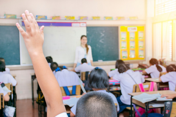 Im mniej pedagogów, tym lepiej zarobią