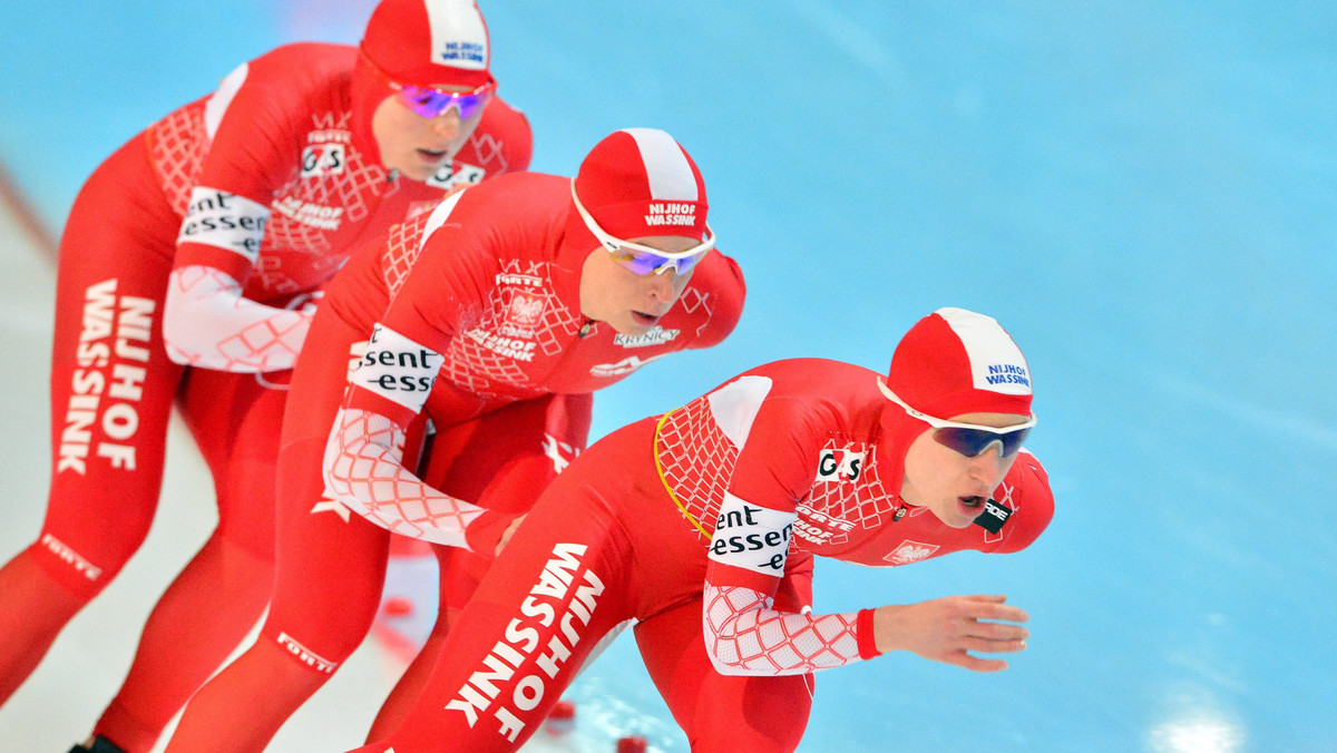 Reprezentacja Polski w składzie: Luiza Złotkowska, Natalia Czerwonka, Katarzyna Bachleda-Curuś sięgnęła w wyścigu drużynowym (4400 m) po srebrny medal rozgrywanych w Soczi mistrzostw świata w łyżwiarstwie szybkim. To drugi medal dla Polski w historii mistrzostw świata na dystansach.