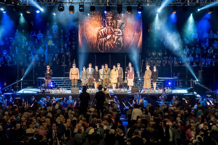 Zebrani wysłuchali koncertu w wykonaniu Reprezentacyjnego Zespołu Artystycznego Wojska Polskiego.