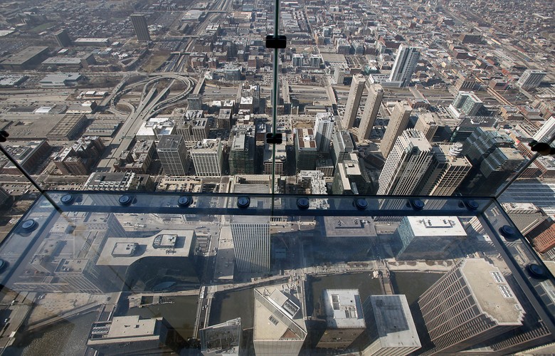 Balkon widokowy na Willis Tower znajduje się na wysokości 412 metrów.