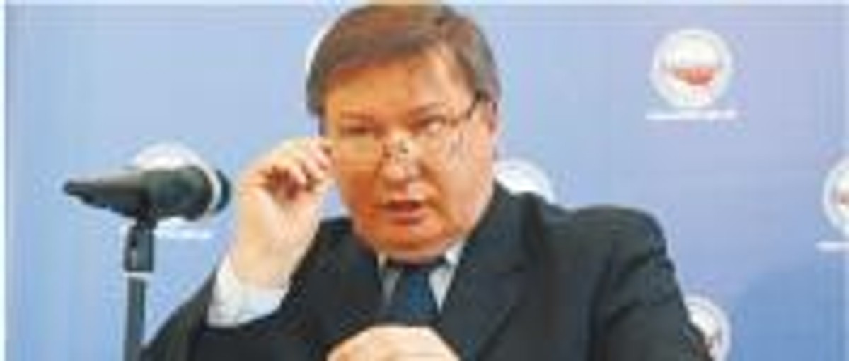 Szef MSWiA Jerzy Miller zapewnił dziś, że tama we Włocławku nie jest zagrożona. Fot. DGP