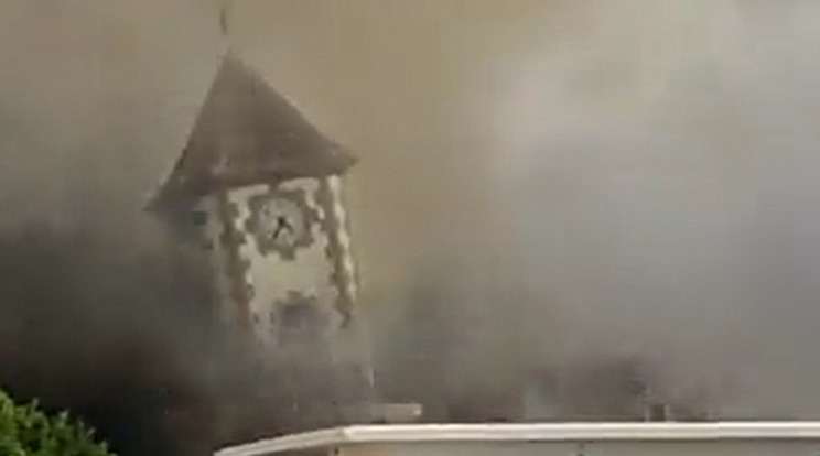 Összeomlott egy templom a láva miatt La Palmán /Fotó: Twitter/videó
