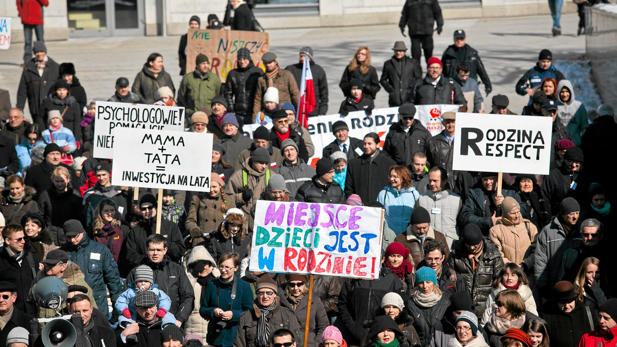 Podobne manifestacje odbędą się także w Kluczborku, Nysie, Kędzierzynie-Koźlu oraz w ponad 100 polskich miastach. Inicjatorzy akcji chcą przypomnieć, że rodzina jest najważniejszym elementem w społeczeństwie. Wydarzenie będzie miało miejsce już w najbliższą niedzielę (26.05).