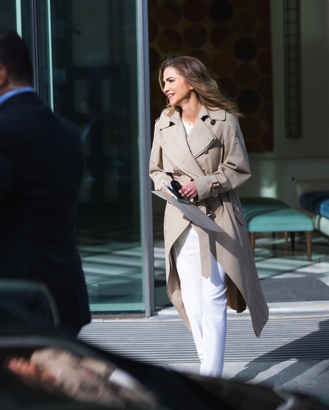 Kraljica Ranija u ležernoj kombinaciji 