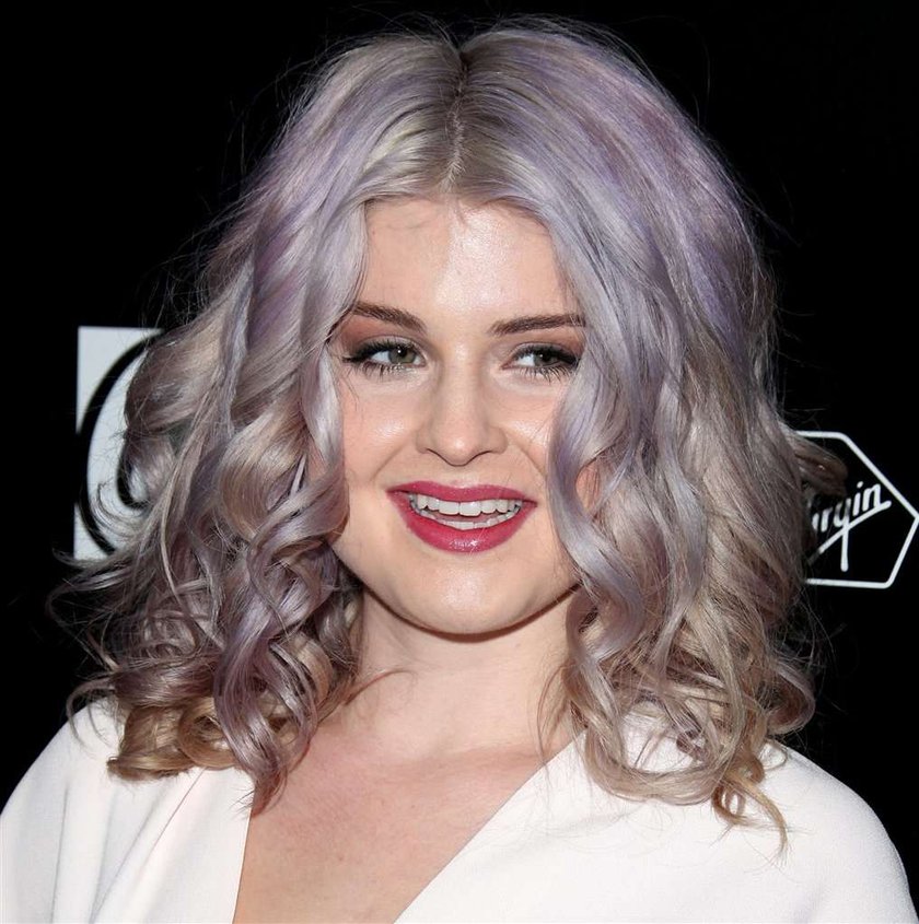 Siwe włosy Kelly Osbourne