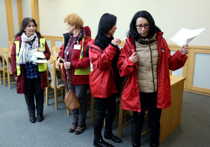 Anna Komorowska rozmawia z żonami górników