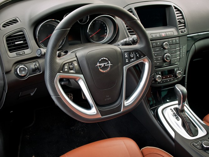 Opel insignia - zdjęcie poglądowe