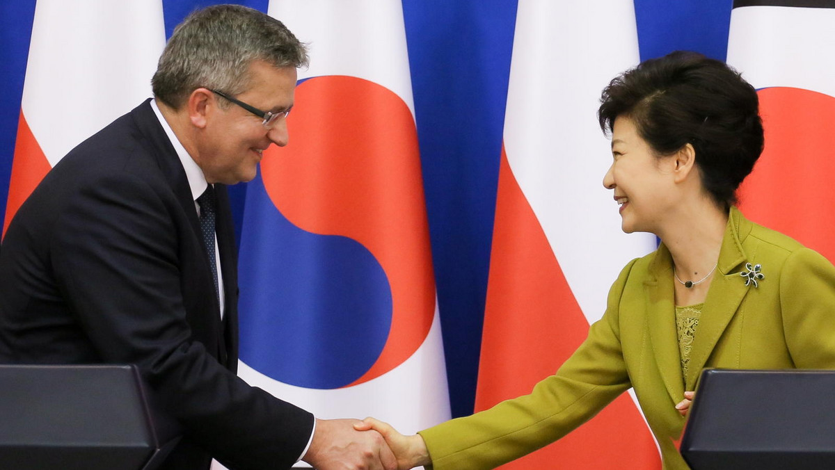 Polska i Korea Płd. przyjęły deklarację o partnerstwie strategicznym - poinformowali we wtorek w Seulu na wspólnej konferencji prasowej prezydenci obu krajów - Bronisław Komorowski i pani Park Geun Hie.