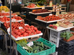 Załamanie cen pomidorów i truskawek. Bardzo tanio jak na maj