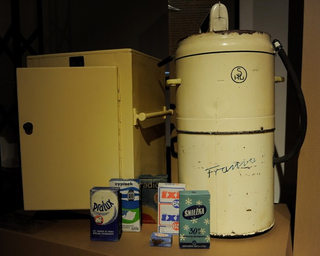 Proszki i pralki do prania z czasów PRL.  PAP/Grzegorz Hawałej