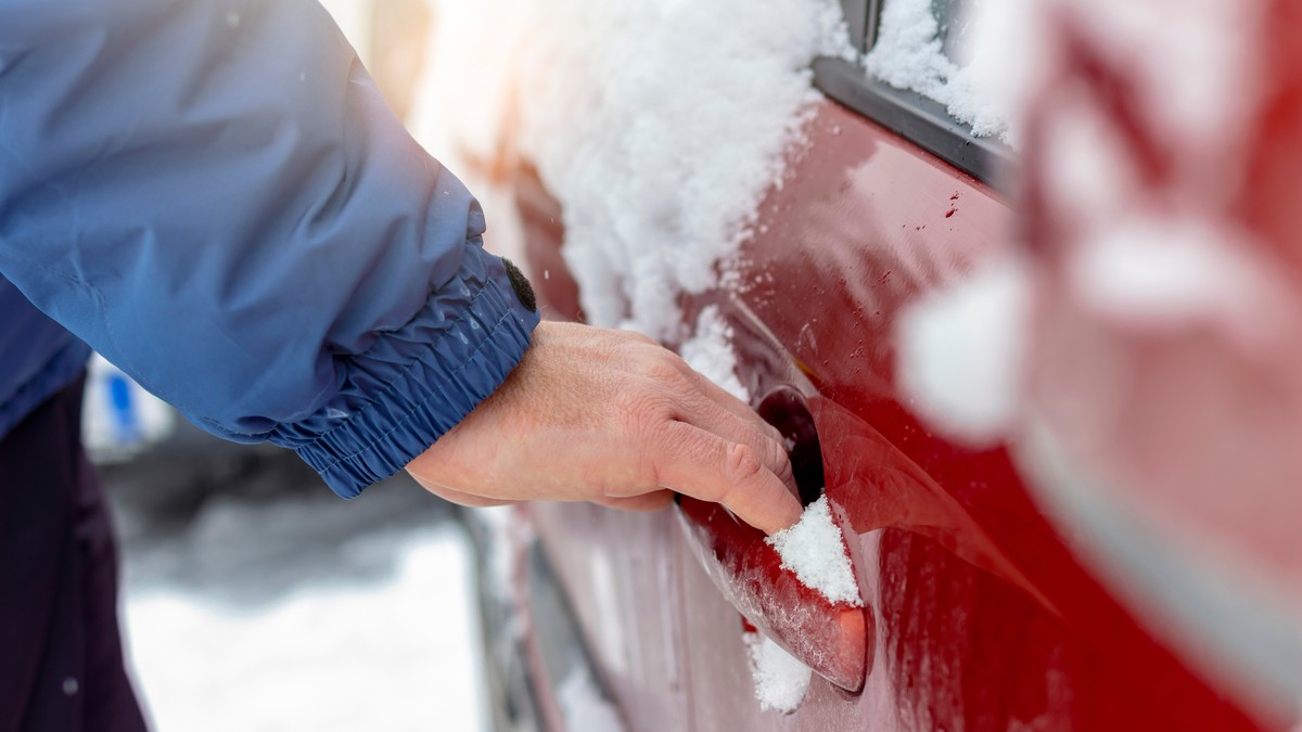 Zaleđena brava na automobilu