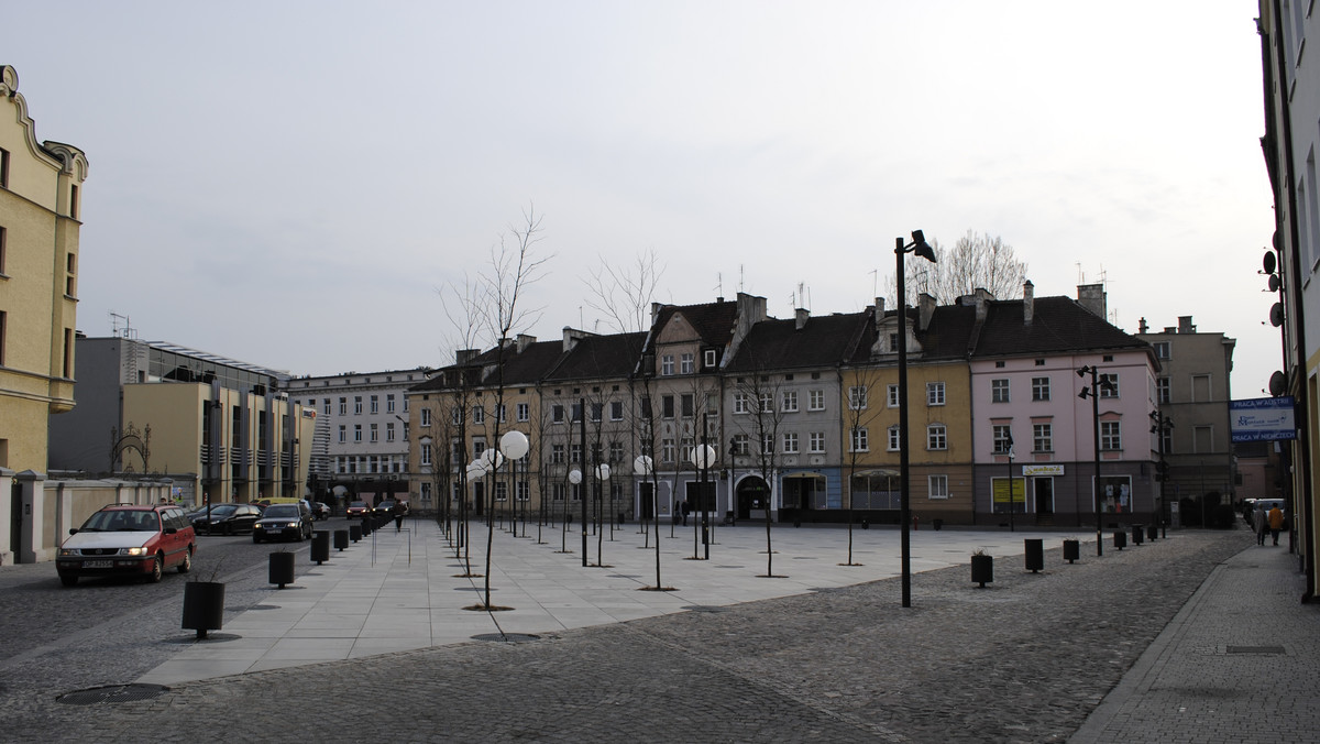 Przebudowa Małego Rynku w Opolu zwyciężyła w tegorocznym konkursie na Najlepszą Przestrzeń Publiczną woj. Opolskiego. Nagrodę internautów otrzymała rewitalizacja dziedzińca dawnego wójtostwa w Głuchołazach. Wyniki ogłoszono dziś w Opolu.