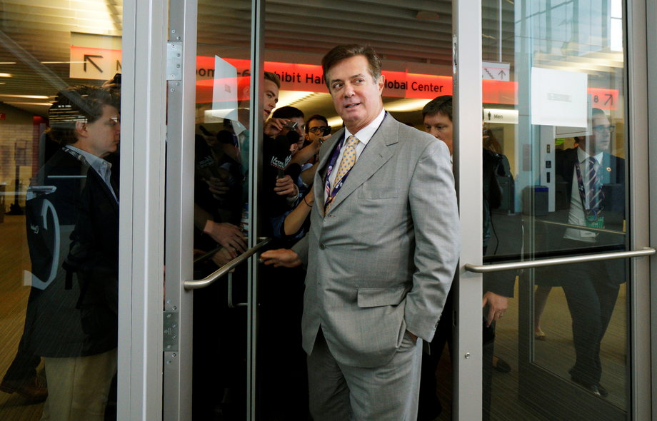 Paul Manafort, former campaign manager to Republican Presidential Candidate Donald Trump, escapes a mob of reporters asking about the Republican National Convention Committee on Rules in Cleveland, Ohio, U.S. July 14, 2016.