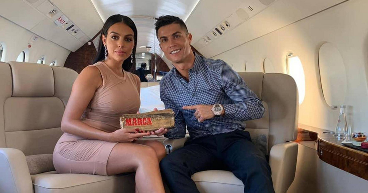 Llegó a una cita con una peluca.  ¿Cómo conoció Cristiano Ronaldo a su novia?