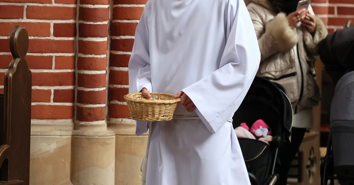 Koniec ze zbieraniem na tacę? Księża idą z duchem czasu