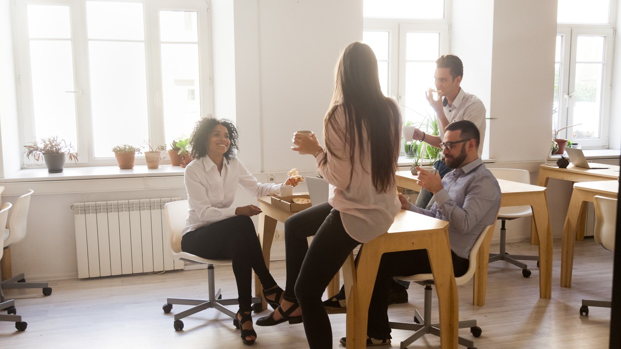 Ako sa v práci nezblázniť od hladu a nepribrať.