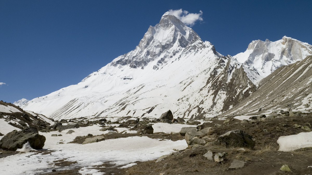 Akcja ratunkowa nie przyniosła efektu i nie udało się uratować życia Łukasza Chrzanowskiego - drugiego z polskich alpinistów, którzy mieli wypadek podczas wspinaczki na szczyt Shivling (6543 m) w Himalajach Gharwalu w Indiach. Wcześniej zmarł Grzegorz Kukurowski.