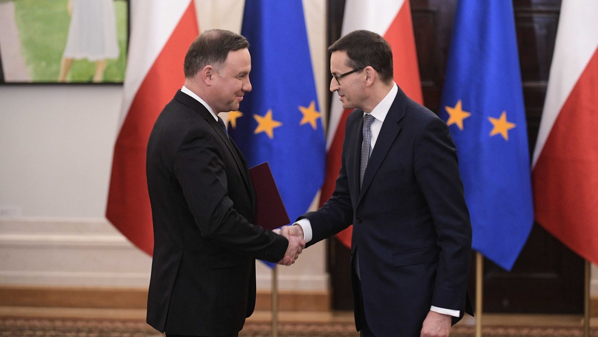 W Pałacu Prezydenckim prezydent Andrzej Duda desygnował Mateusza Morawieckiego na premiera. - Mamy absolutnie wspólną wizję rozwoju Polski, mamy wspólną wizję tych priorytetów, które powinny być zrealizowane, mamy wspólną wizję polskiej polityki ukierunkowanej na obywatela - mówił prezydent.