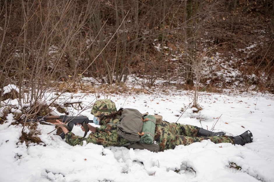 Pripadnice lepšeg pola ne zaostaju za muškim kolegama, ne smetaju im ni sneg ni hladno vreme