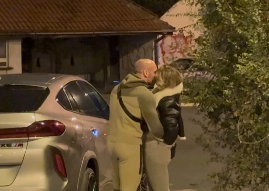 Tea Tairović u zanosu sa mužem