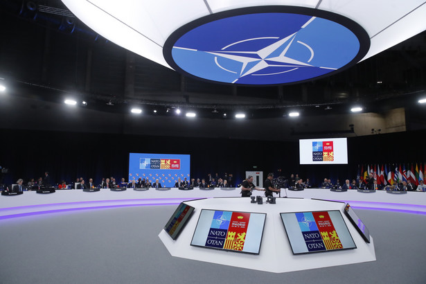 epa10040448 The round table in the first day of the NATO Summit at IFEMA Convention Center, in Madrid, Spain, 29 June 2022. Heads of State and Government of NATO's member countries and key partners are gathering in Madrid from 29 to 30 June to discuss security concerns like Russia's invasion of Ukraine and other challenges. Spain is hosting 2022 NATO Summit coinciding with the 40th anniversary of its accession to NATO. EPA/Juan Carlos Hidalgo Dostawca: PAP/EPA.