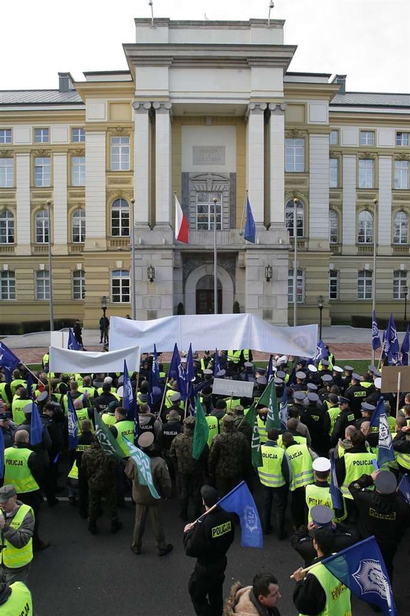 Policjanci protestują w Warszawie