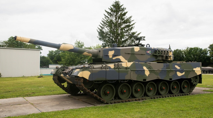 A Leopard család legelterjedtebb tagja a 2A4. 120 mm-es ágyúval szerelték fel, és akár 72 kilométer/órás sebességre is képes / Fotó: Facebook