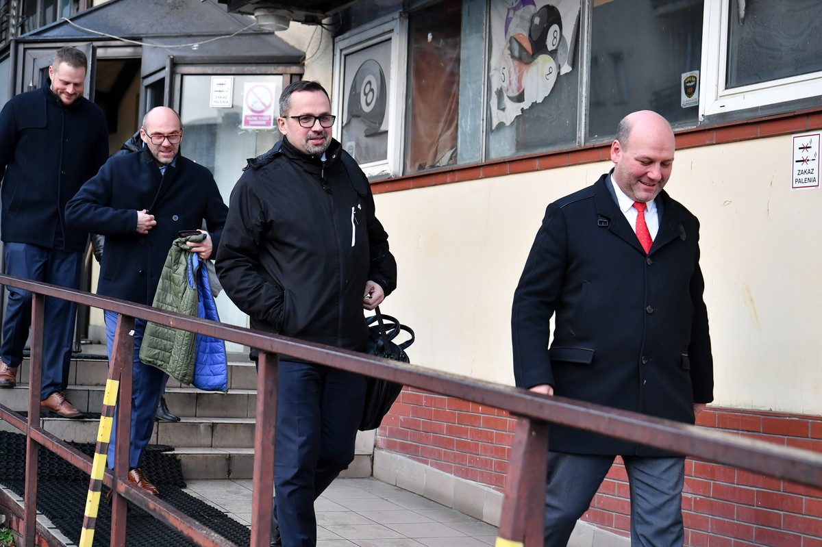 Posłowie PiS Marcin Horała (2P) i Szymon Szynkowski vel Sęk (P) po posiedzeniu Rady Politycznej PiS