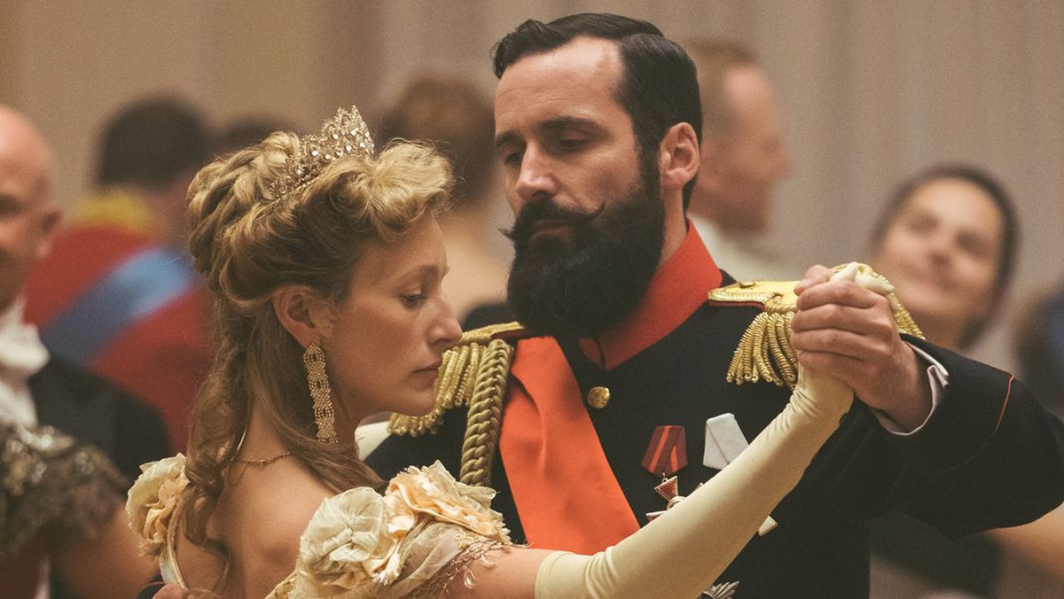 "The Last Czars", nowy serial Netfliksa poświęcony upadkowi dynastii Romanowów, jest w Rosji krytykowany za "próbę zarabiania na rusofobii". Rosyjskie media dopatrzyły się w nim również poważnej wpadki.