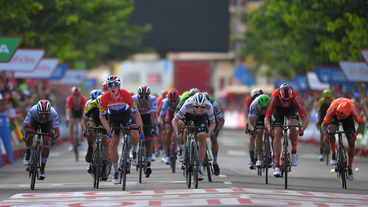 Vuelta a Espana: Jakobsen najszybszy na finiszu, Szymon Sajnok siódmy