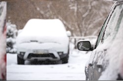 Co grozi za nieodśnieżony samochód? Kierowcy muszą uważać, bo kary są wysokie