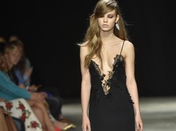 Stworzona do bycia gwiazdą wybiegu: delikatnie nieubrana 16-letnia Iga Lis... FOTO