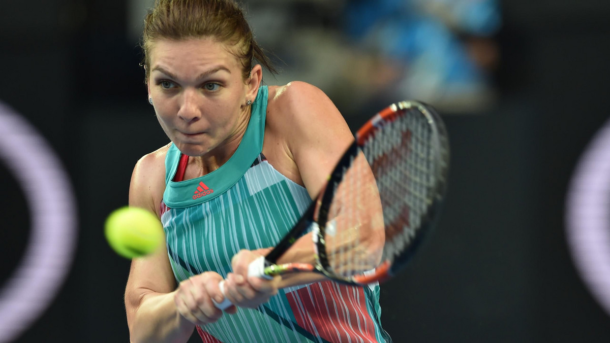 Z formą byłej wiceliderki światowego rankingu nie jest dobrze. Simona Halep znowu już na początku pożegnała się z turniejem. Tym razem Rumunka przegrała w drugiej rundzie prestiżowego turnieju Dubai Tennis Championships. 24-letnia zawodniczka odpadła w starciu z Serbką Aną Ivanović. - Neio załamuję się - powiedziała pokonana.