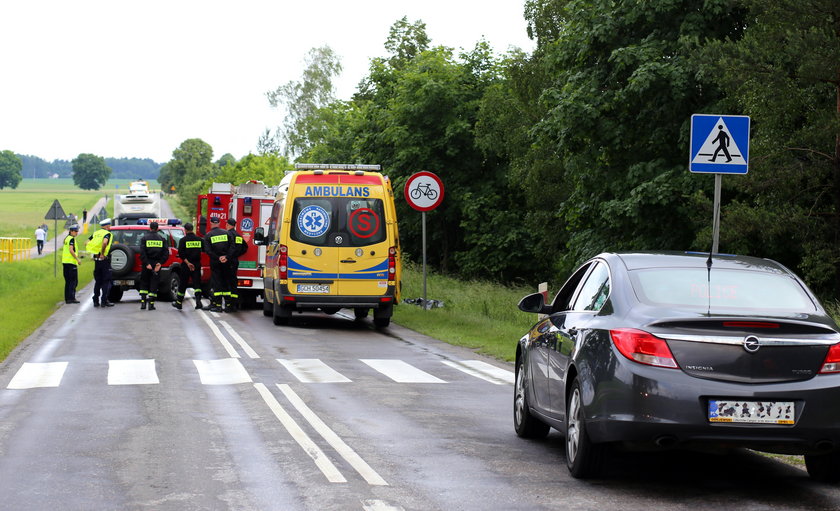 Tragiczny wypadek z udziałem karetki pogotowia koło Chojnic