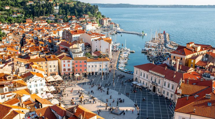 Nemcsak nyáron, ősszel is kedvelt üdülőhely ez az olaszos hangulatú, mediterrán kikötőváros / Fotó: Shutterstock