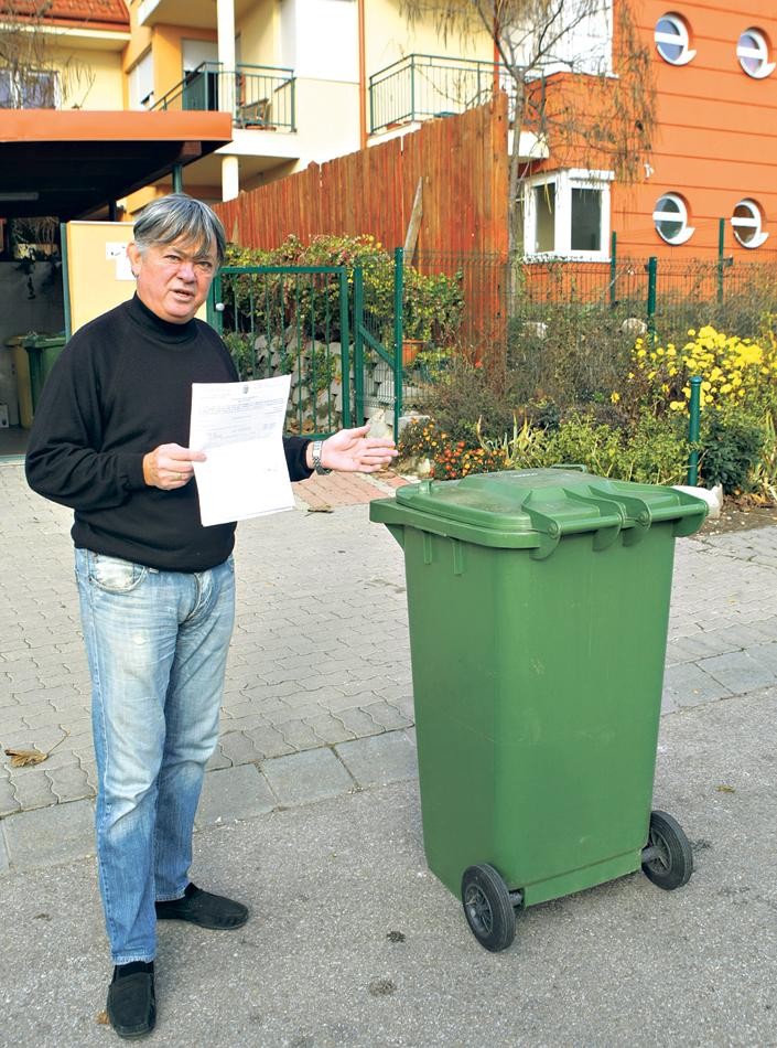 A népszerű színész megmutatta,  melyik kukán írták meg a papírt,  amivel elvették az autóját