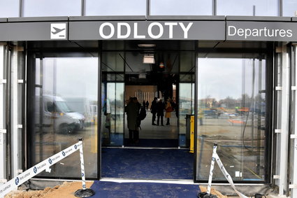 Tak wygląda terminal nowego lotniska w Radomiu. Jest umowa z dużym biurem podróży