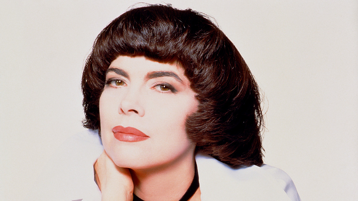 Mireille Mathieu, legendarna francuska piosenkarka, jedna z największych artystek w historii piosenki francuskiej wystąpi w Polsce w październiku tego roku na trzech koncertach: 18 października we Wrocławiu, 20 października Warszawie i dwa dni później w Gdyni. Podczas koncertów piosenkarka zaśpiewa swoje najnowsze utwory takie jak "Mon Credo", "Qu'elle est belle" czy "Mon bel amour d`été". Piosenkarce towarzyszyć będzie zespół złożony z 12 muzyków.