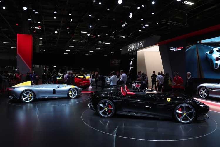 Cena: 1,8 mln dol.

Oba modele są wyposażone w typ nadwozia o nazwie 'barchetta'. Auta Ferrari tego typu wygrały w latach 1949-62 sześć razy 24-godzinny wyścig LE Mans.