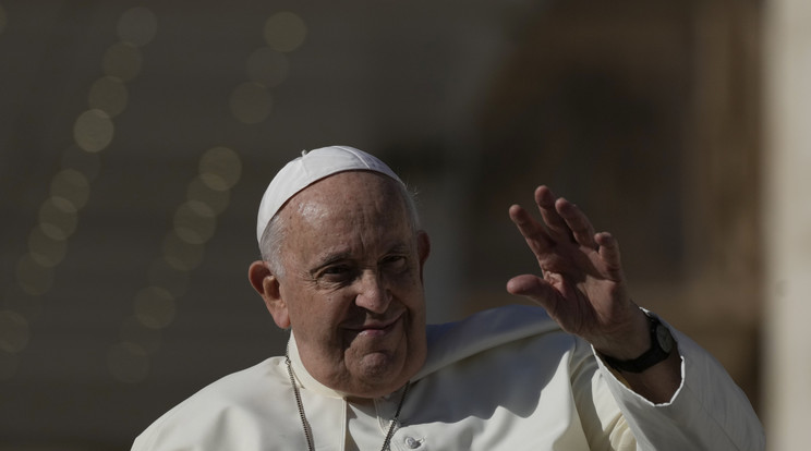 Ferenc pápa állítja, hogy minden ember élete szent, legyen keresztény, zsidó, muszlim, akármilyen nép vagy vallás tagja / Fotó: MTI/AP/Alessandra Tarantino