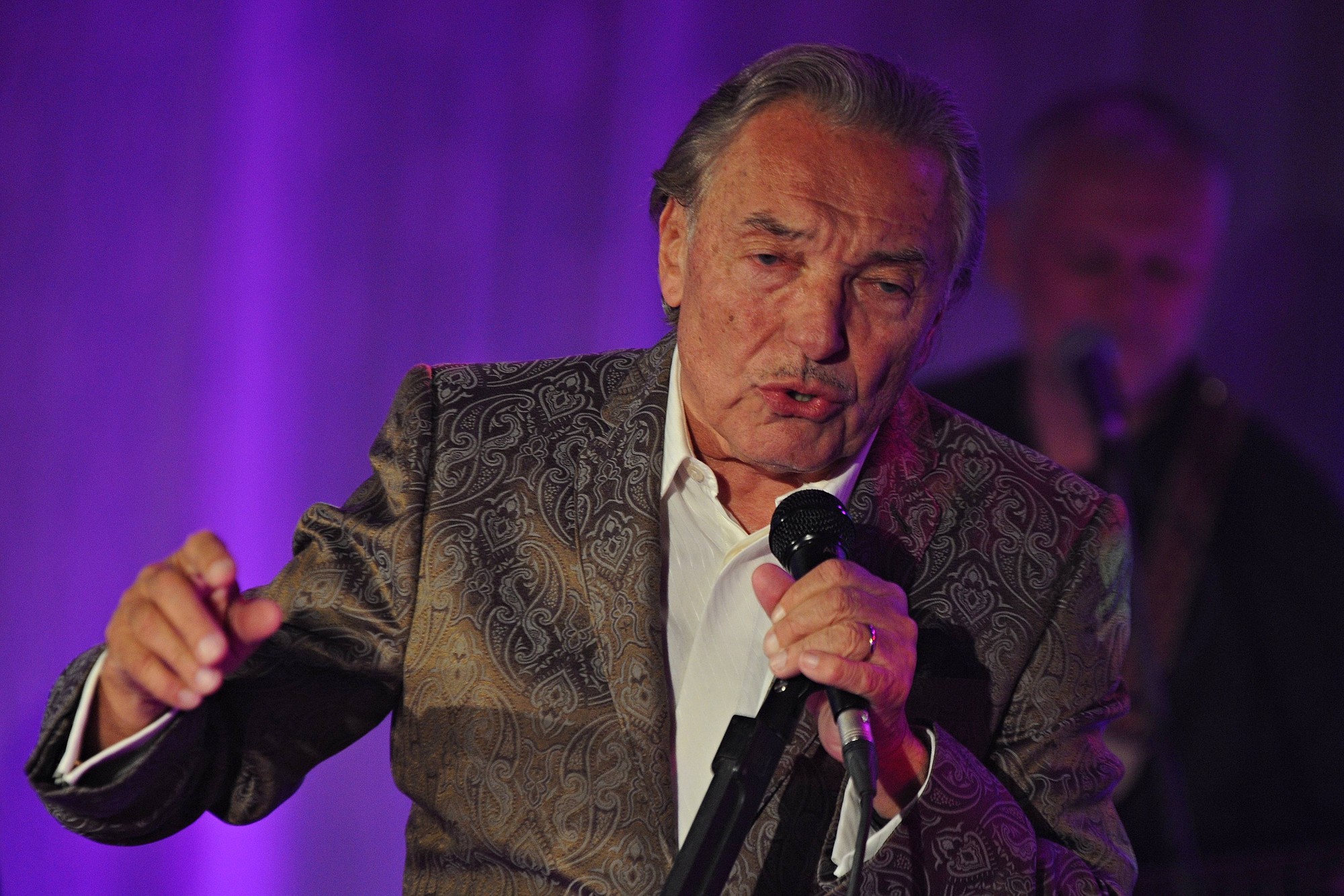 Český spevák Karel Gott.