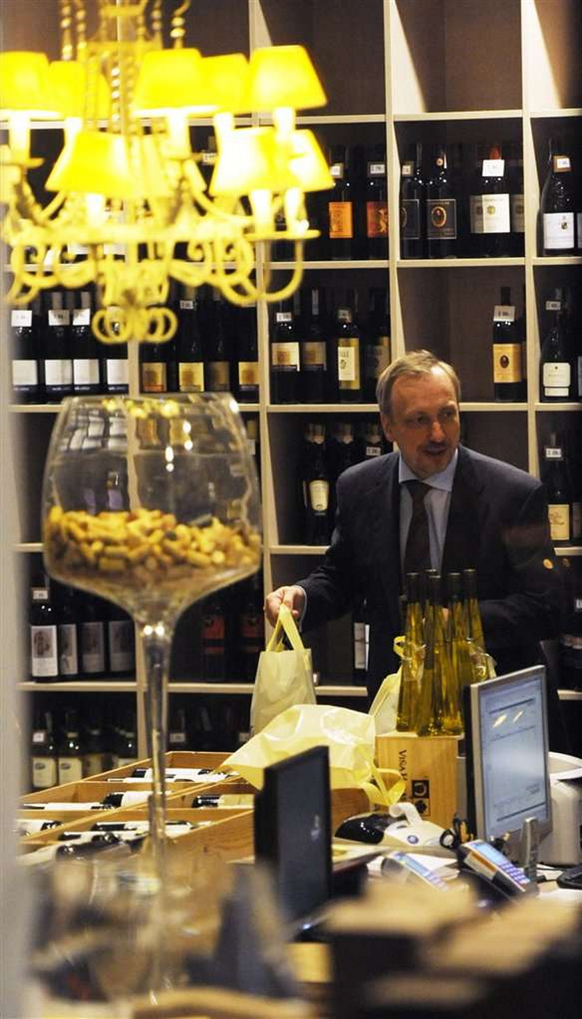 Zdrojewski kupuje wino