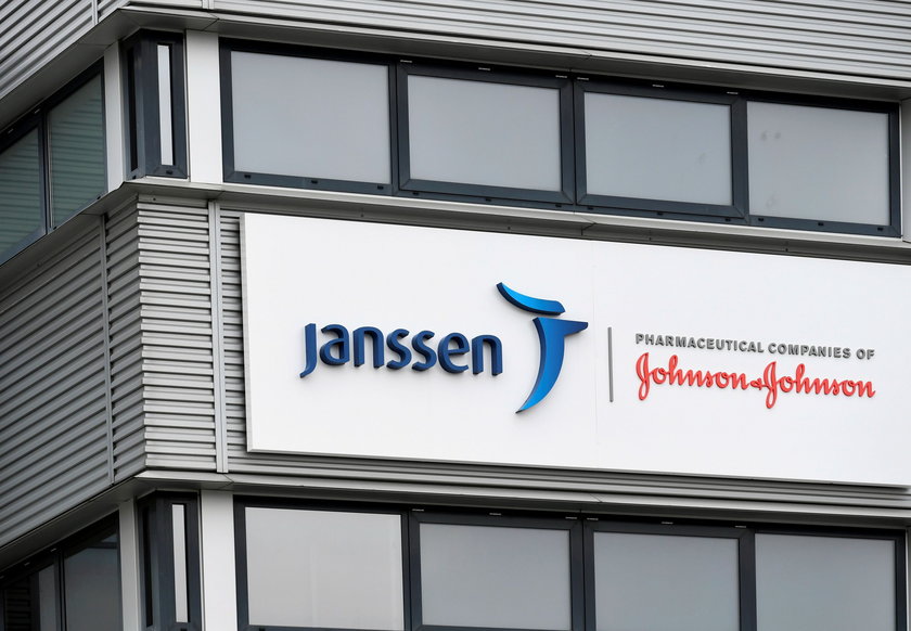 Pierwsza dostawa szczepionek Johnson & Johnson do Polski.